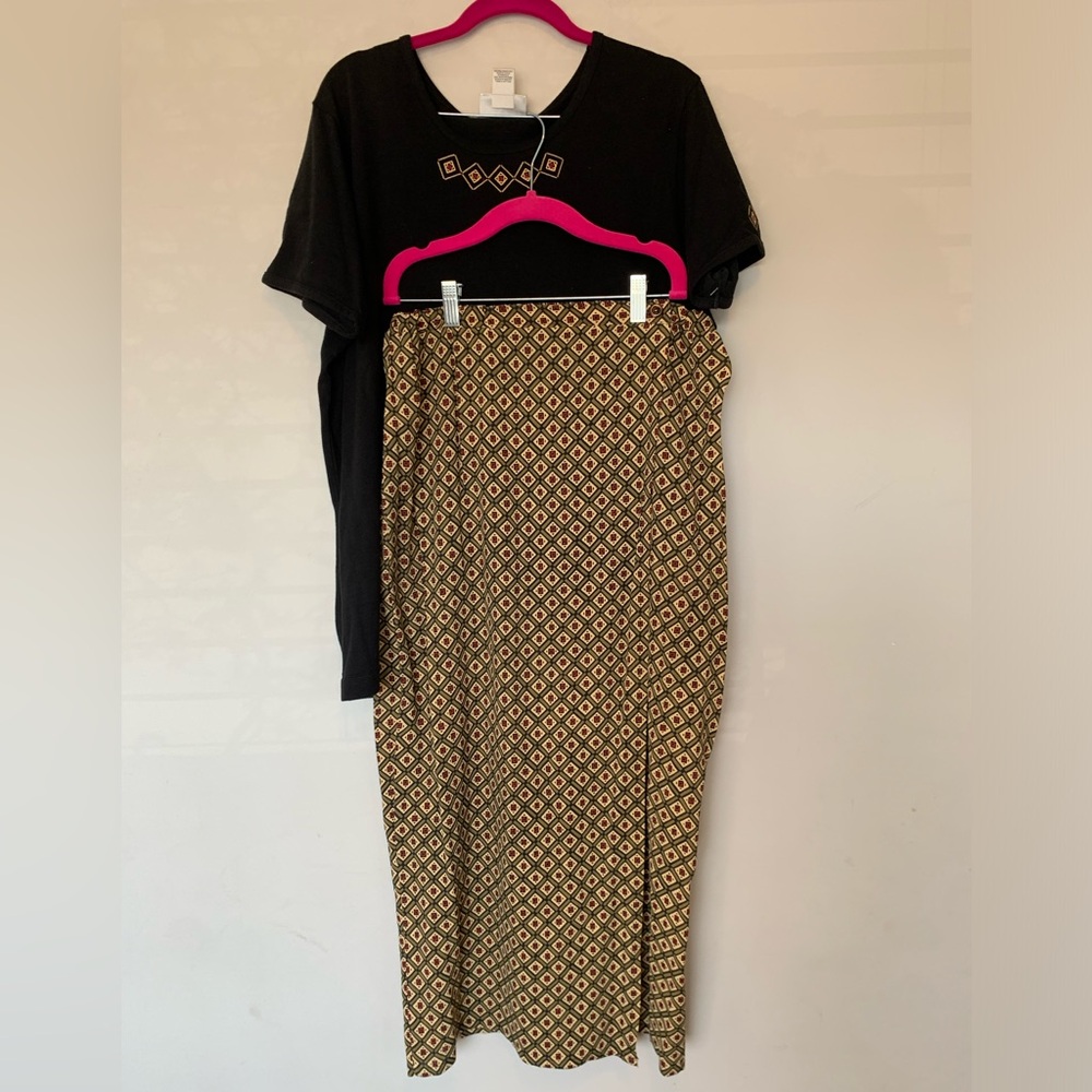 Diane Von Furstenberg Set: Shirt Size Large And Skirt Size Medium